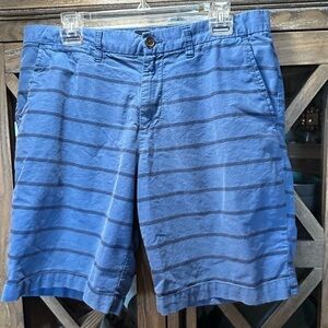 B149. Gap blue striped shorts 34 waist